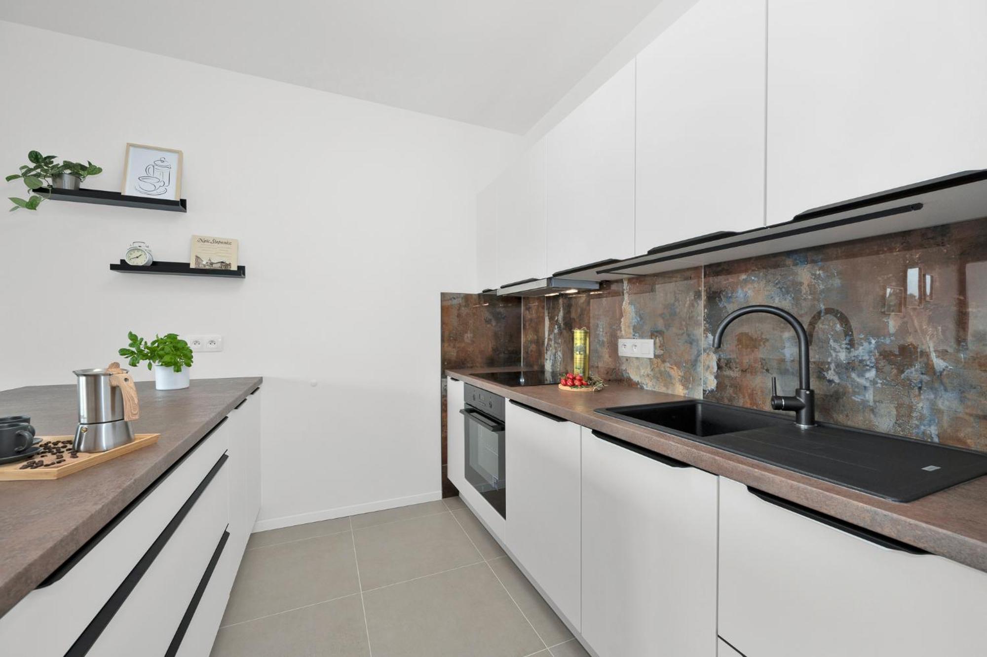 Fully Equipped Apartments With Terraces, Free Garage Parking, Netflix & Ac - By Apartmany Slapanice Cz Buitenkant foto