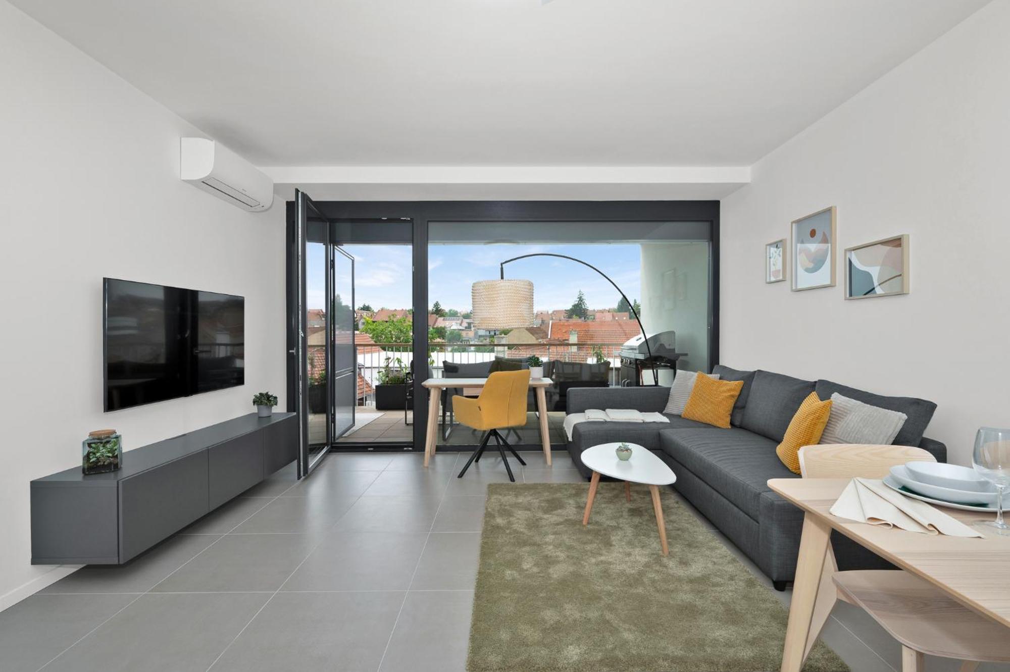 Fully Equipped Apartments With Terraces, Free Garage Parking, Netflix & Ac - By Apartmany Slapanice Cz Buitenkant foto