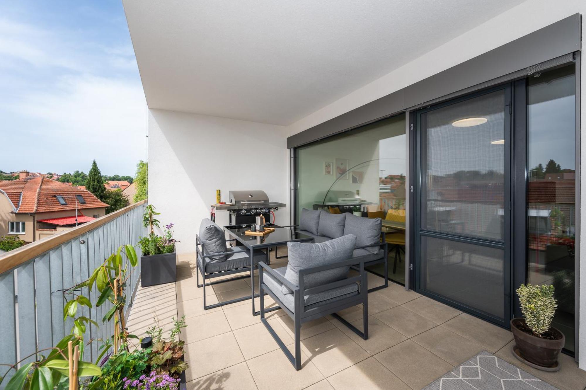 Fully Equipped Apartments With Terraces, Free Garage Parking, Netflix & Ac - By Apartmany Slapanice Cz Buitenkant foto