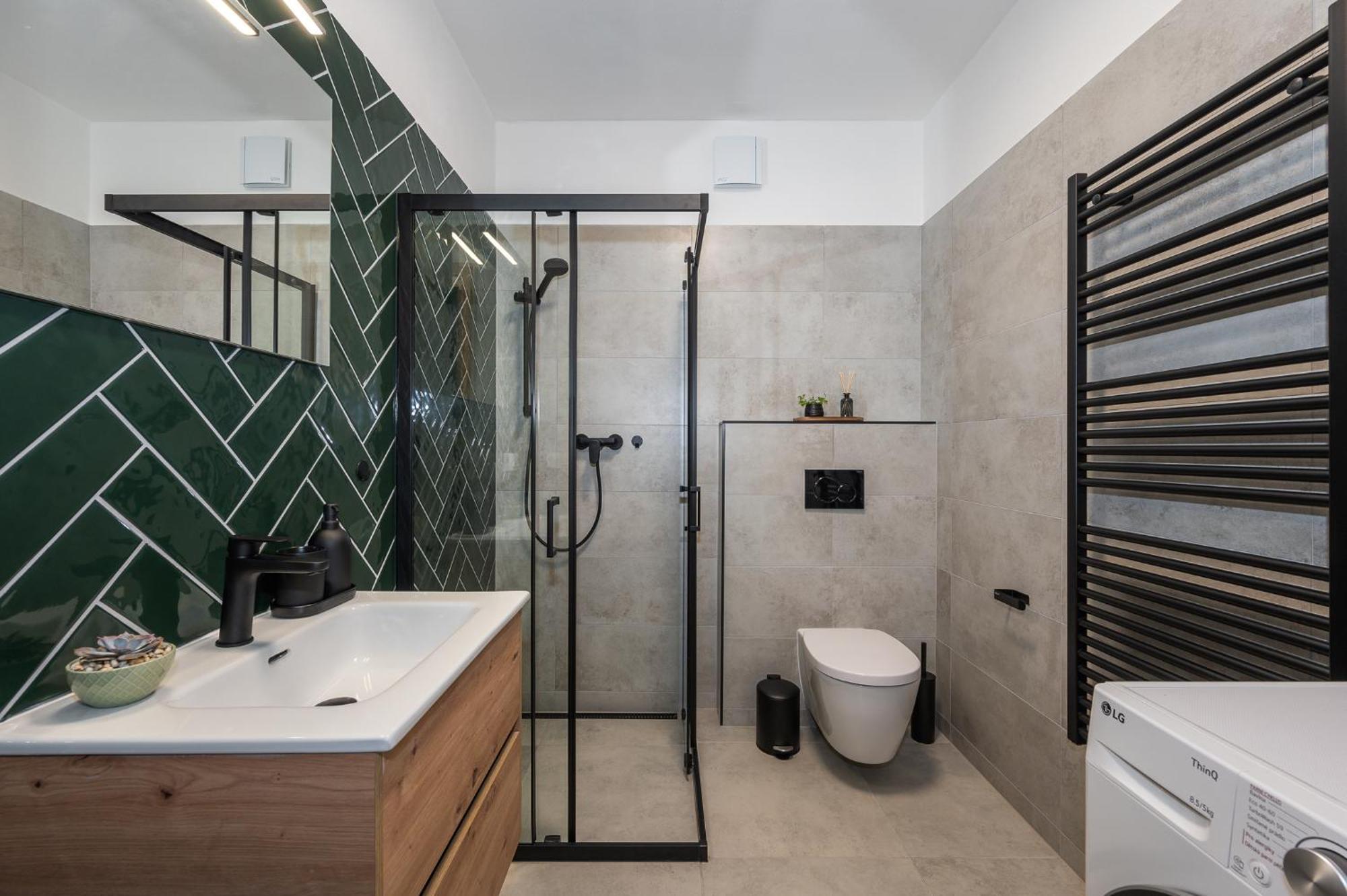 Fully Equipped Apartments With Terraces, Free Garage Parking, Netflix & Ac - By Apartmany Slapanice Cz Buitenkant foto